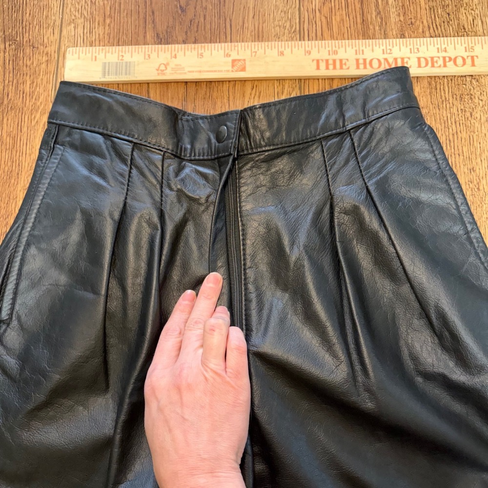 90s Comint Black Genuine Leather Pleated High Waist Pants Womens 25x27 moto boho - Picture 4 of 11
